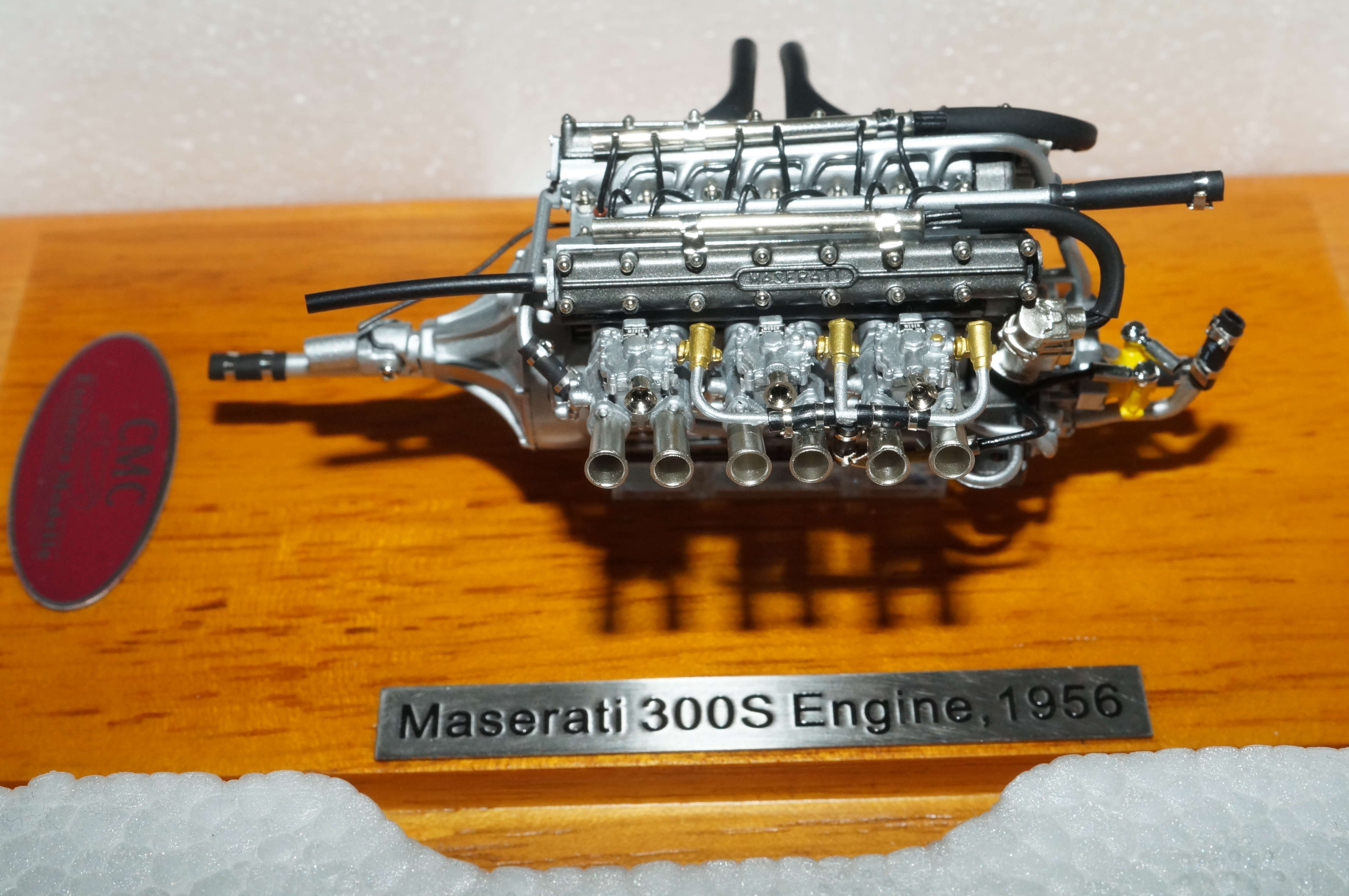 Maserati 300S Motor mit Vitrine CMC M-110 aus Vorbesitz