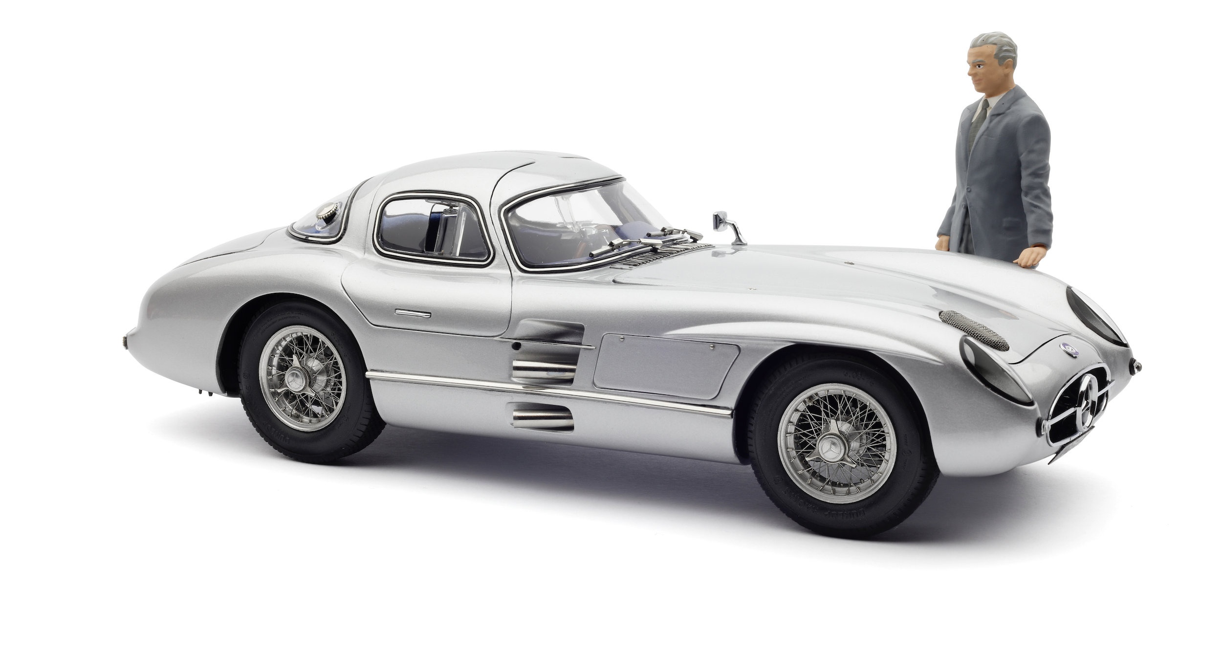 Mercedes-Benz 300 SLR Coupe Blaues Interieur mit Figur 1955 CMC M-246 LE 500