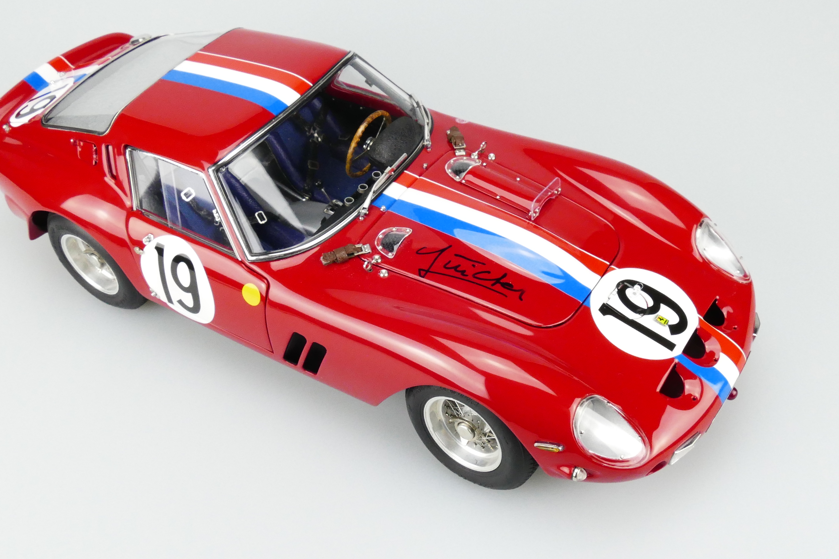 CMC Ferrari 250 GTO #19 Le Mans 1962 signed by Jean Guichet CMC M-174