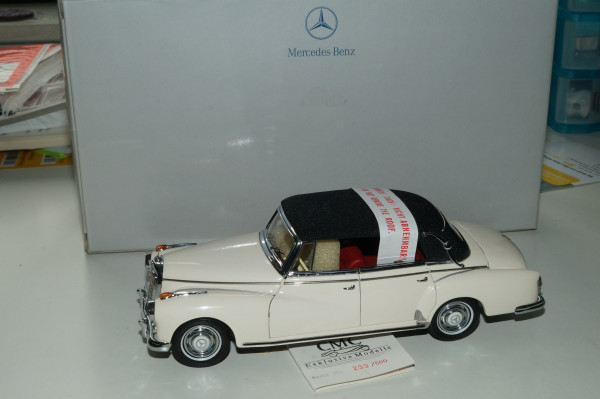 1/24 Mercedes-Benz 300d Adenauer cream, Limited Edition 239/500 für Mercedes CMC M-026A
